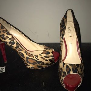 Size 9 good condition guess heels